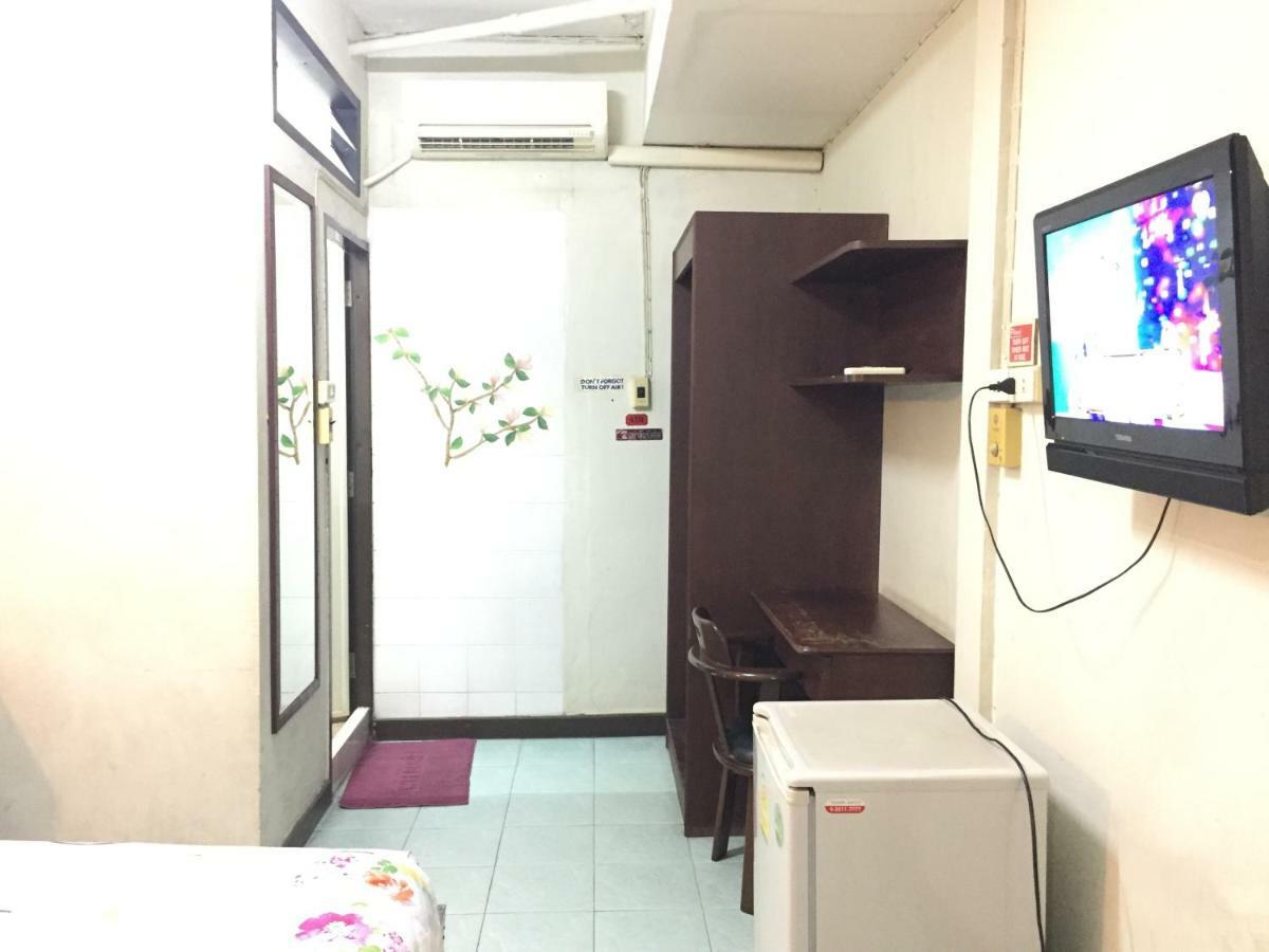 Nat 2 Guest House Bangkok Exterior foto