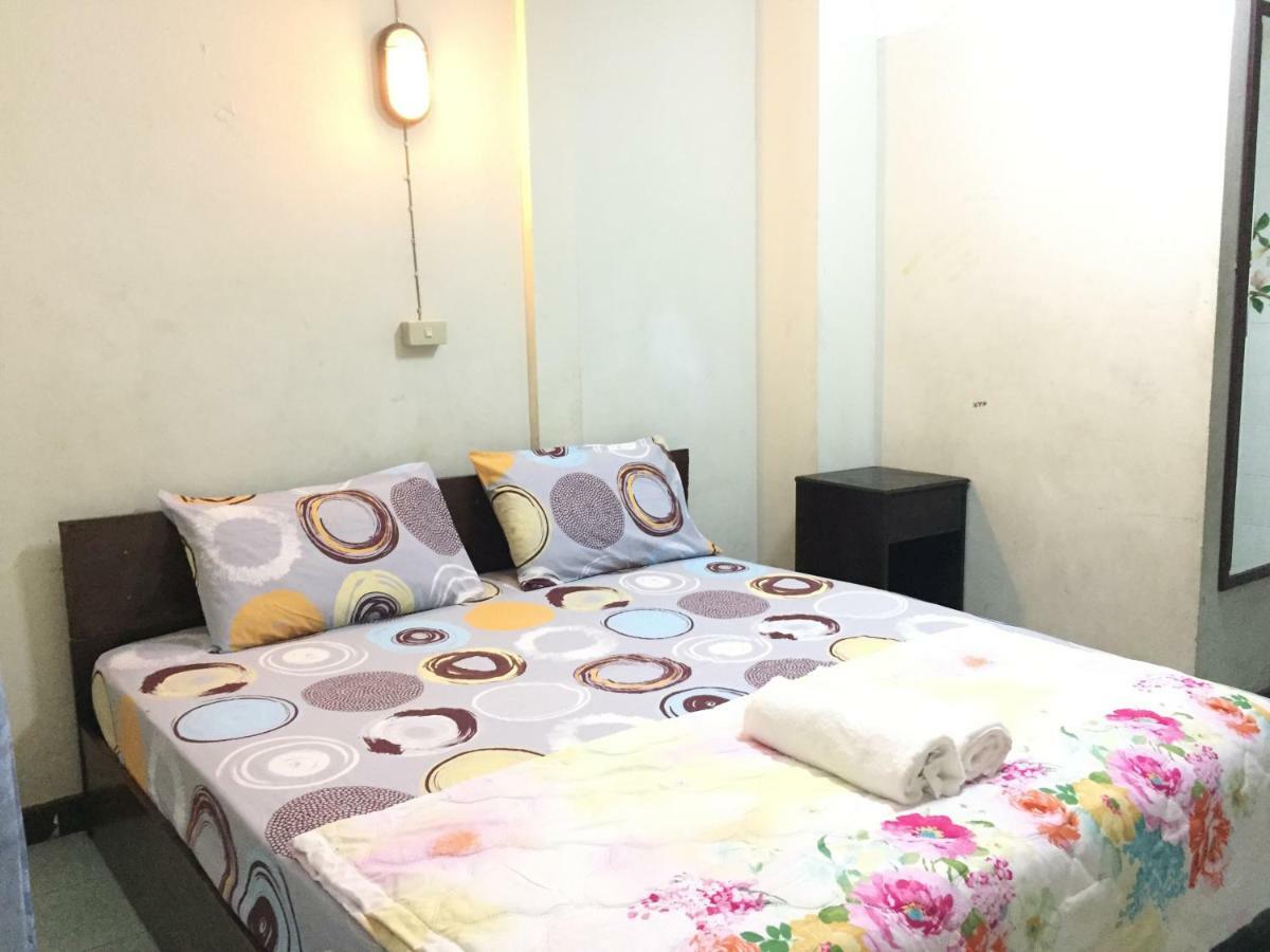 Nat 2 Guest House Bangkok Exterior foto